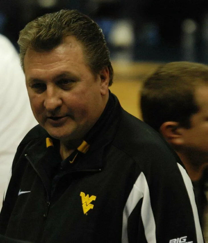 Bob Huggins Signed West Virginia Mountaineers Jersey (JSA) NCAA Basketball Coach