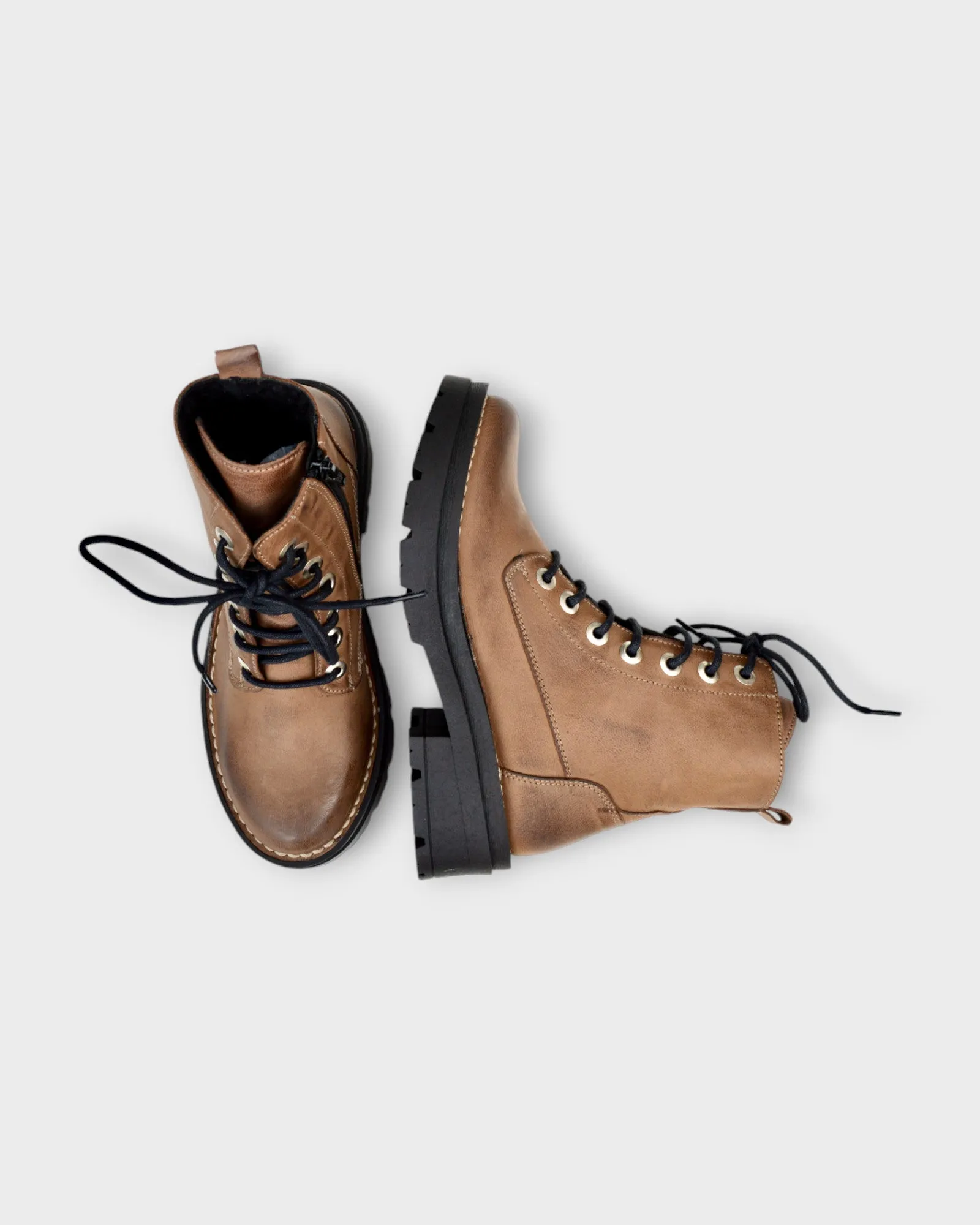 Chacal 6076 Size 36 only
