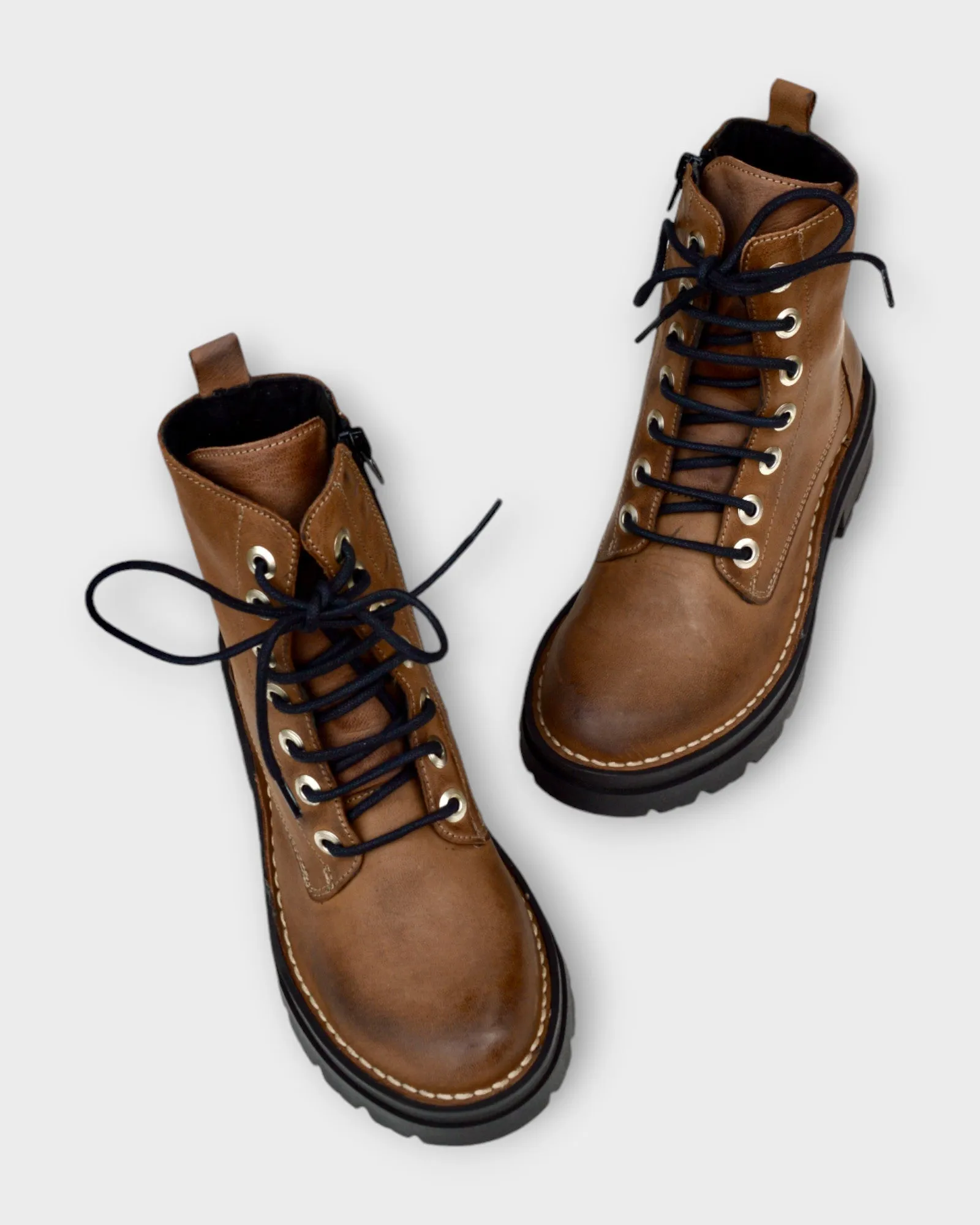 Chacal 6076 Size 36 only