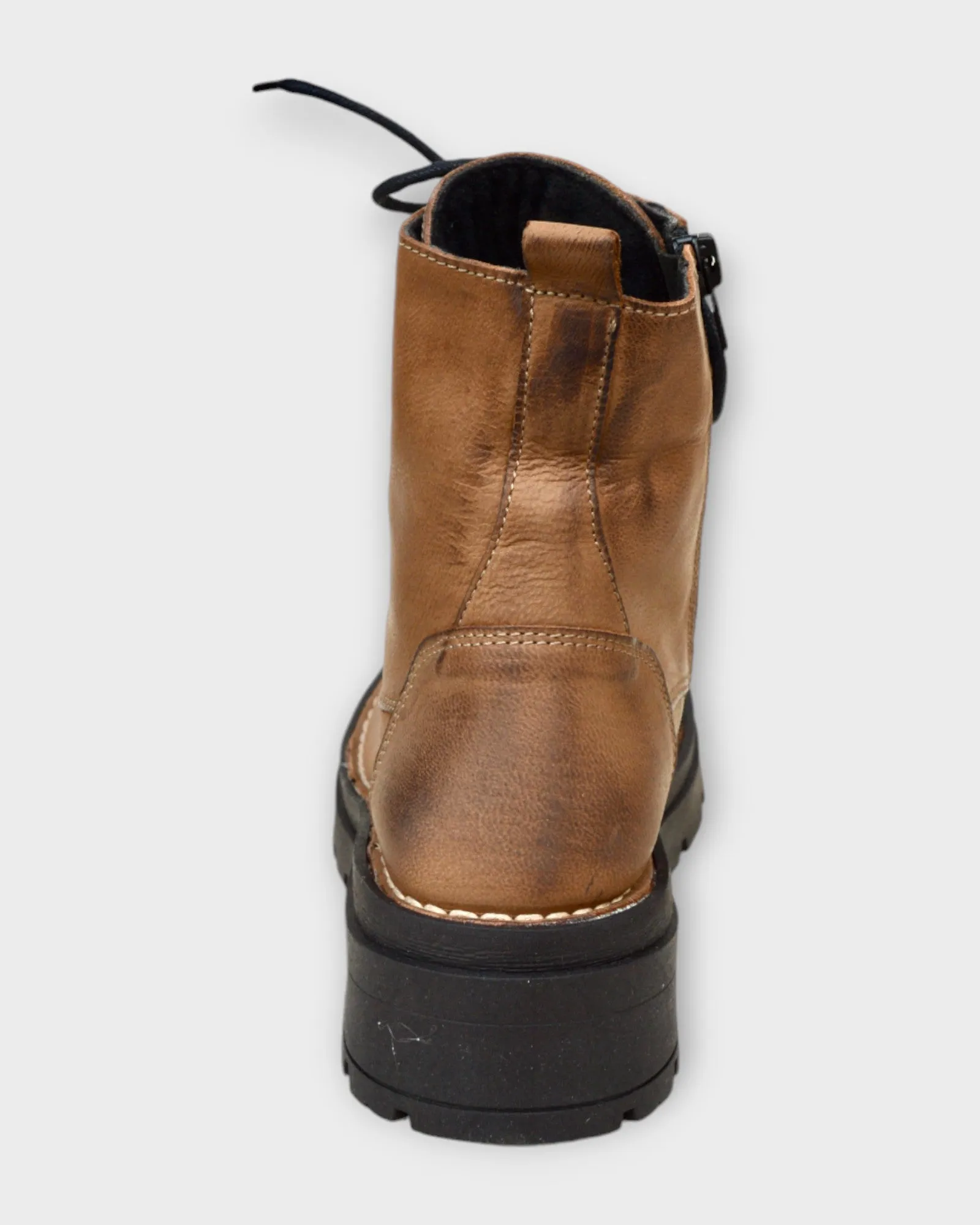 Chacal 6076 Size 36 only