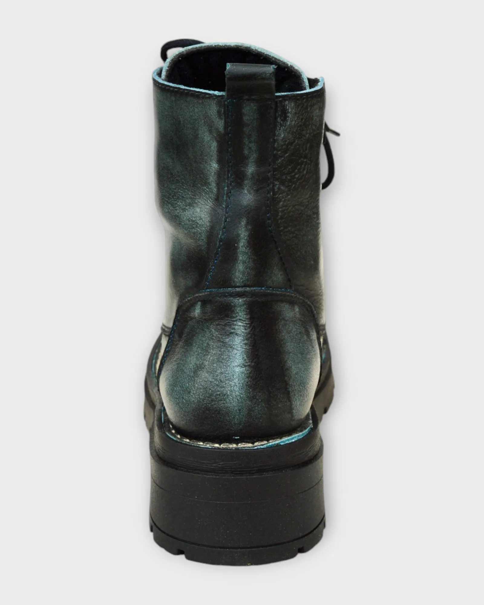 Chacal 6076 size 38 only