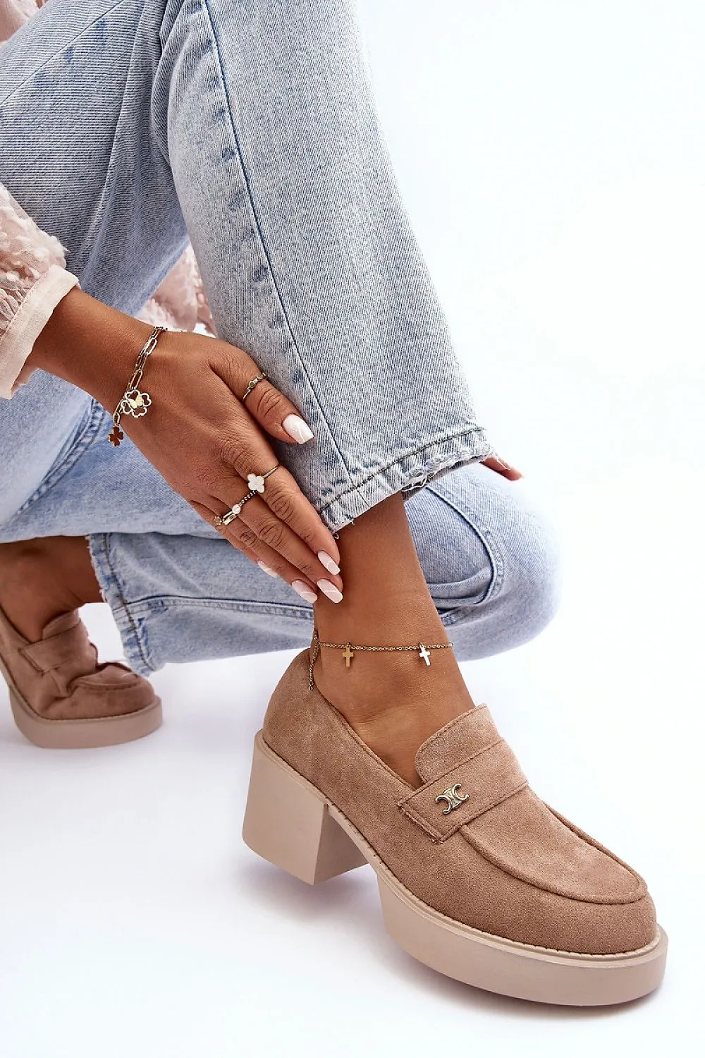 Heeled low shoes