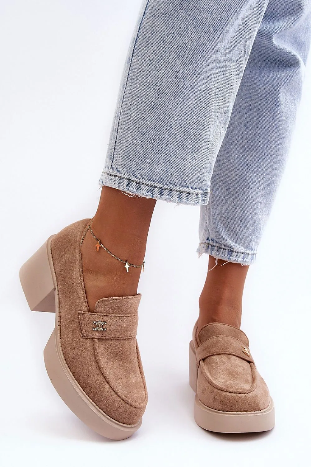 Heeled low shoes