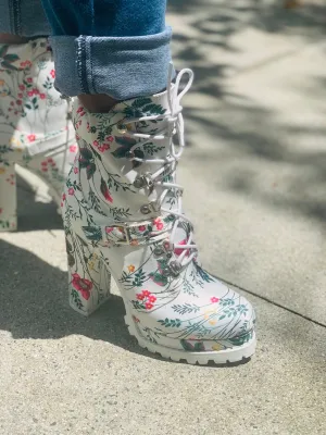 Liliana Boots