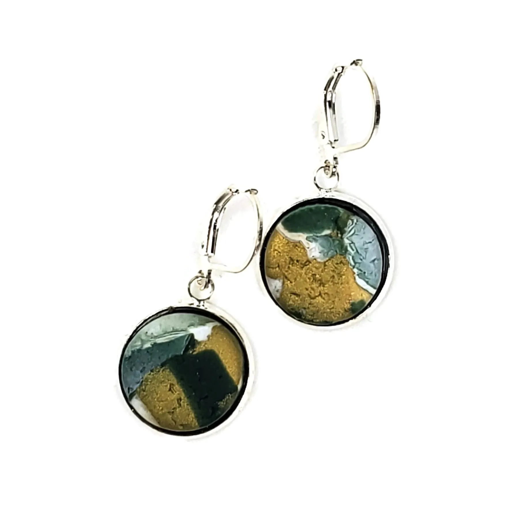 Milwaukee Bucks Dangle Earring - 14mm Round Bezel - Stylish Fan Accessory