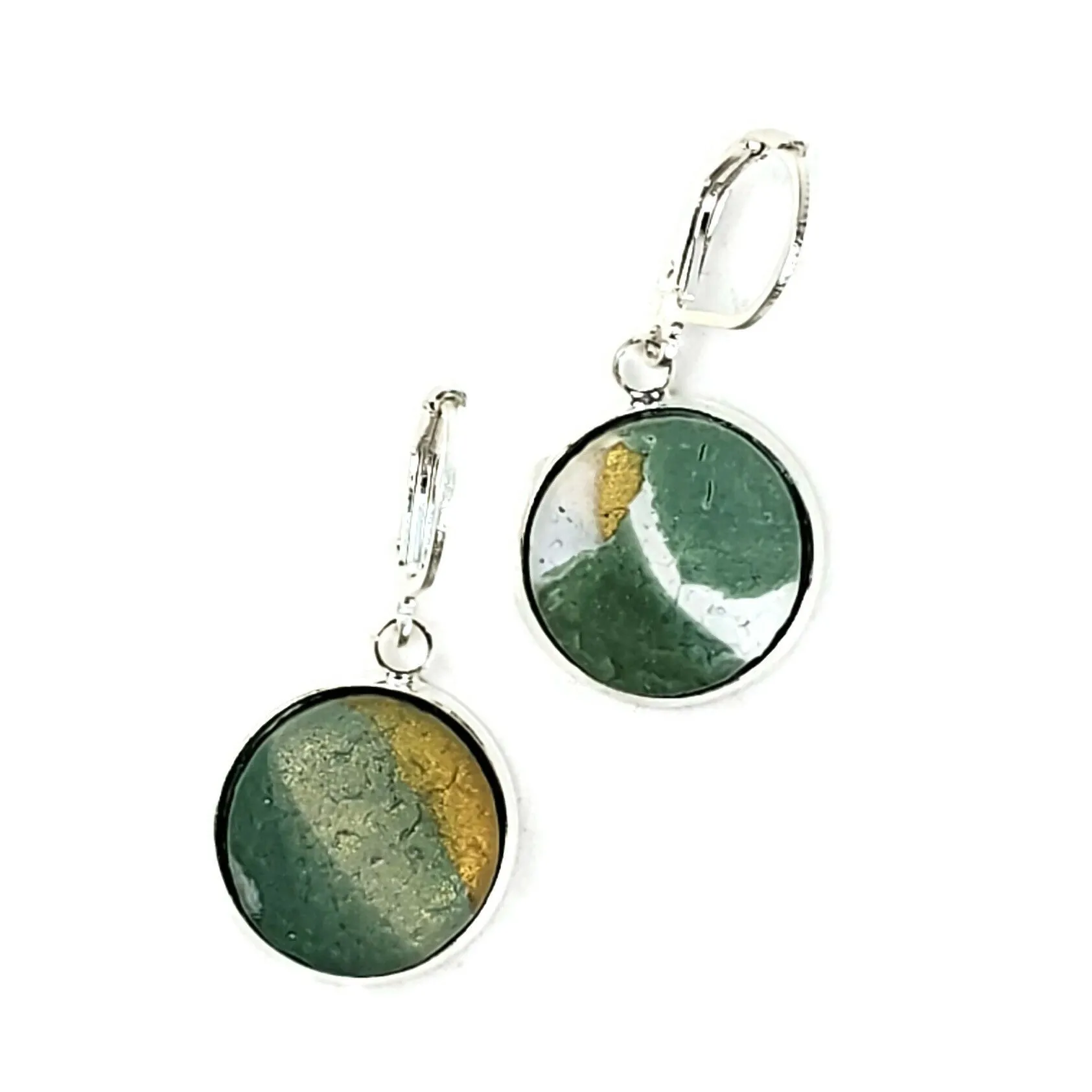 Milwaukee Bucks Dangle Earring - 14mm Round Bezel - Stylish Fan Accessory