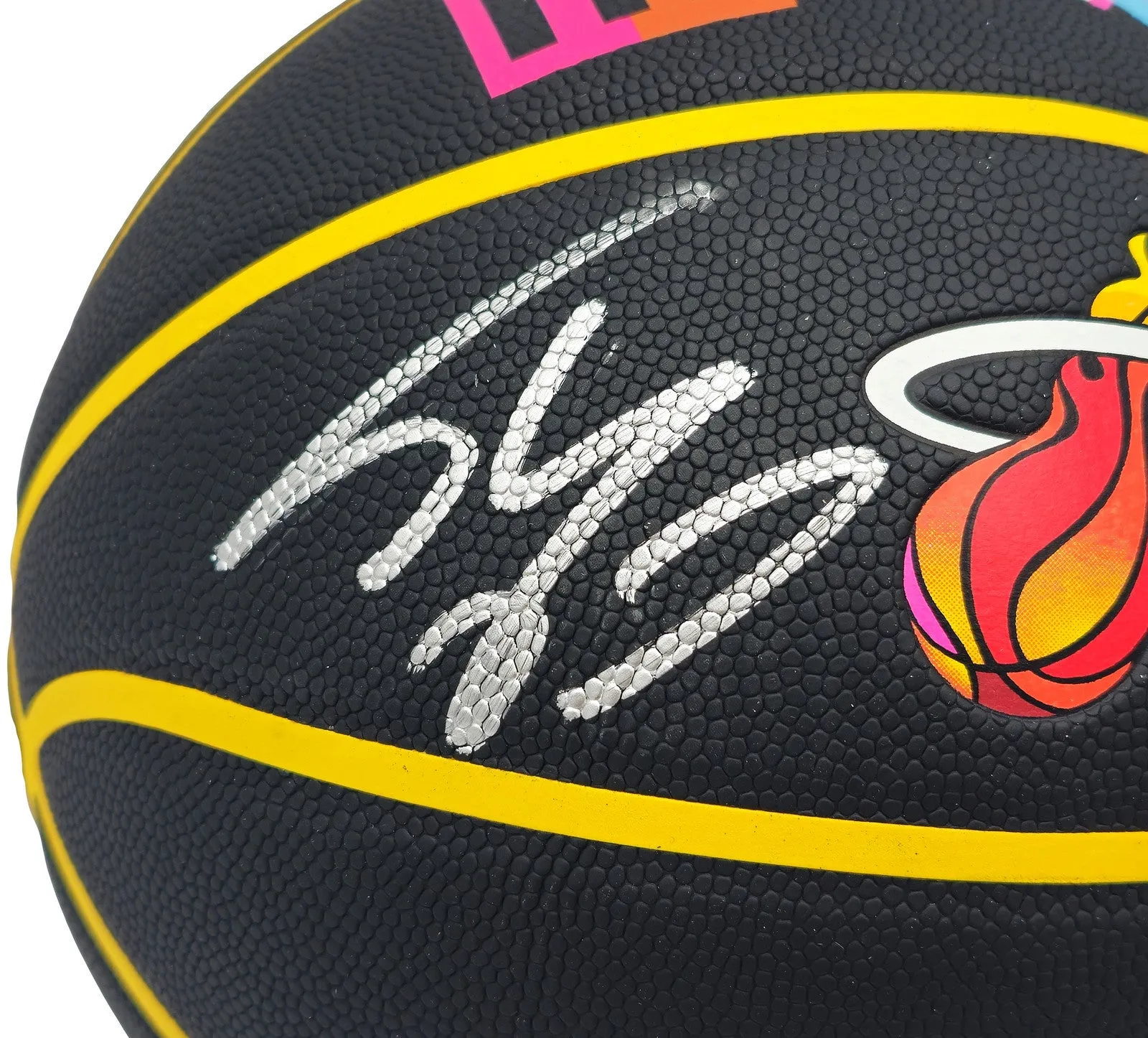 SHAQUILLE O'NEAL AUTOGRAPHED 75TH ANNIVERSARY BASKETBALL HEAT BECKETT 235722