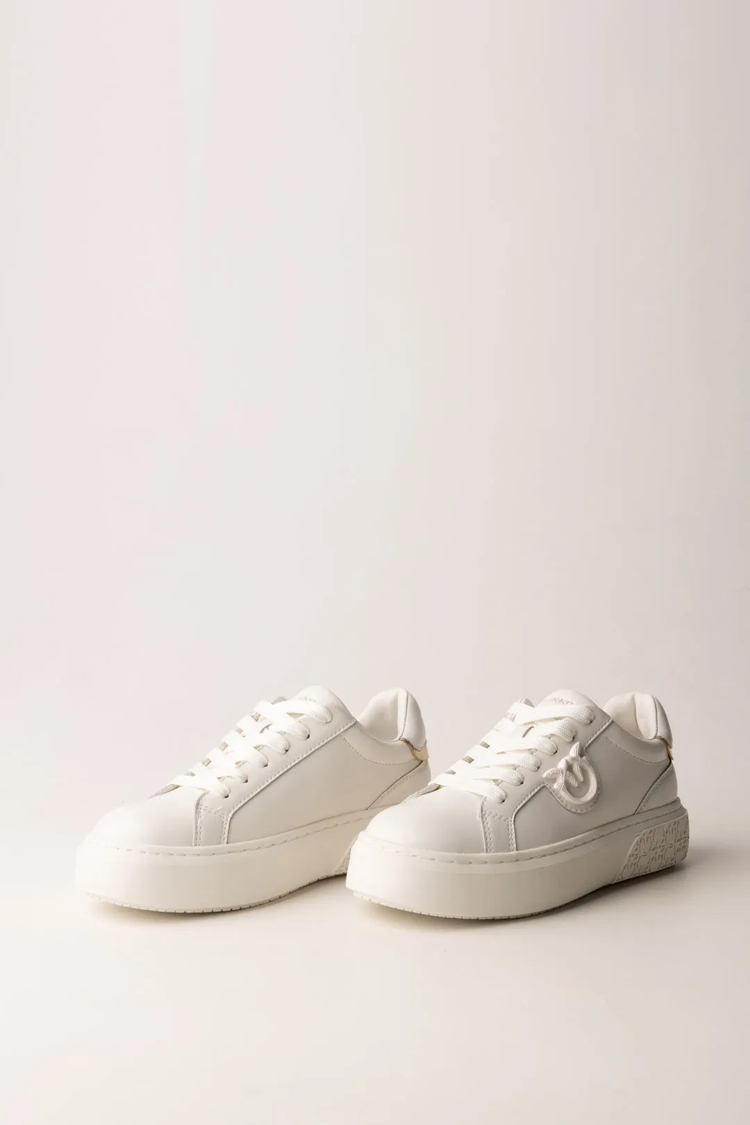 Sneakers con Dettagli Logo