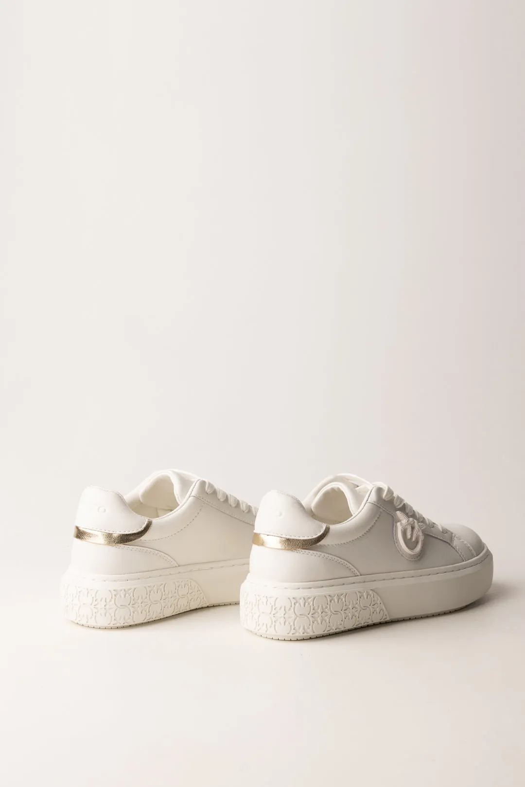 Sneakers con Dettagli Logo