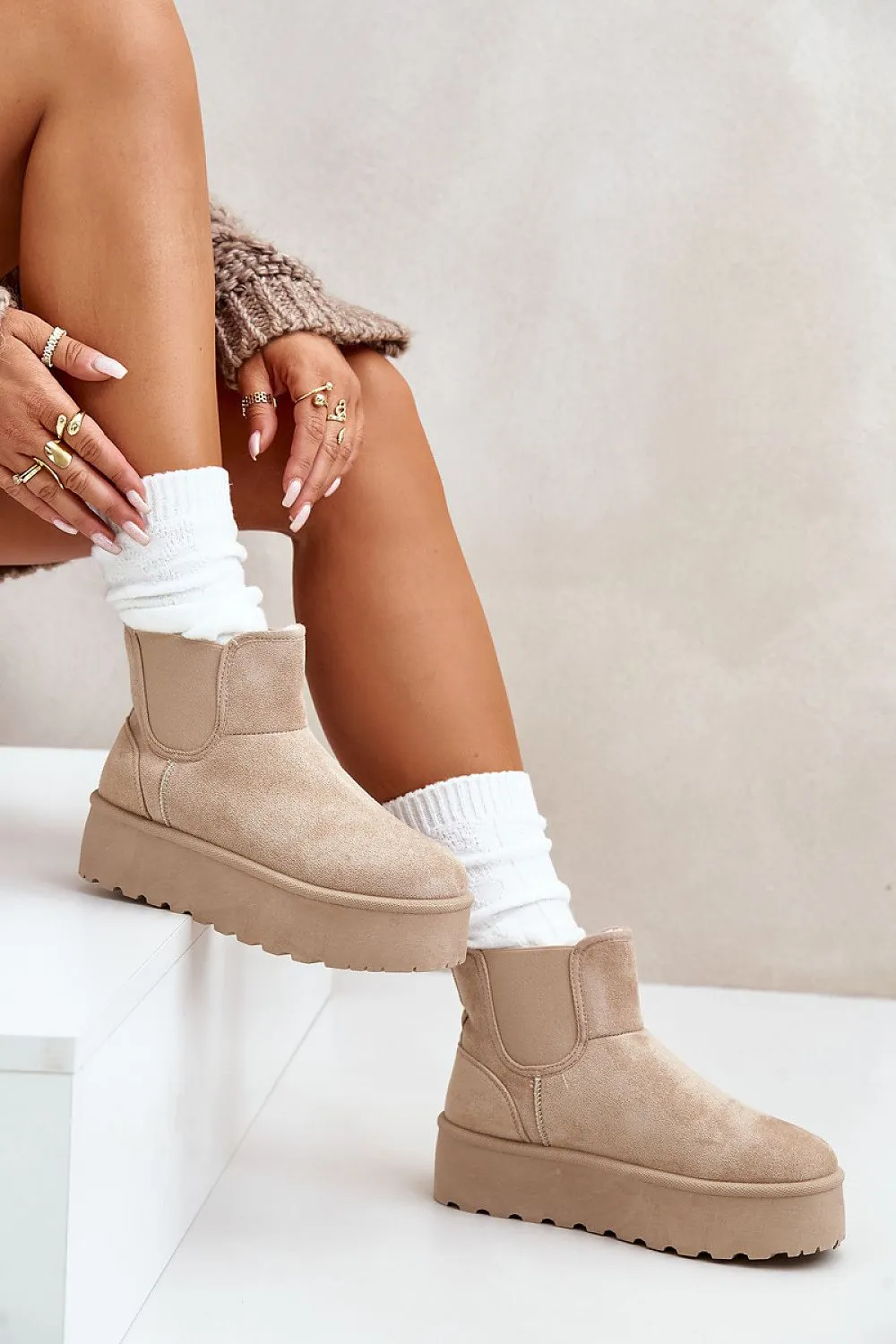 Snow boots