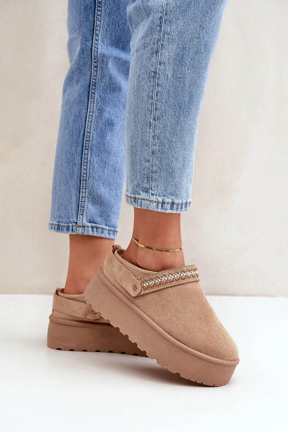 Snow boots