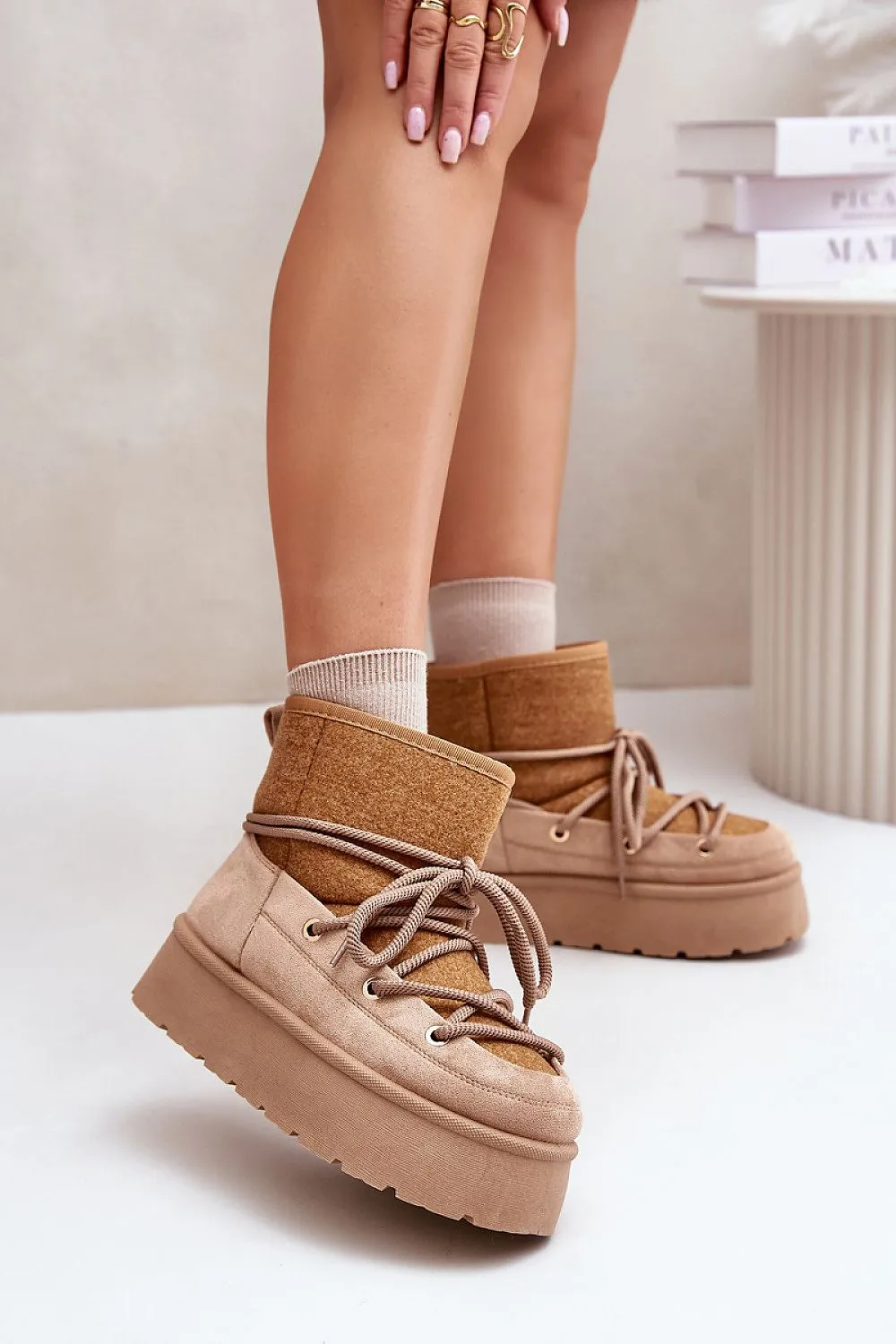 Snow boots