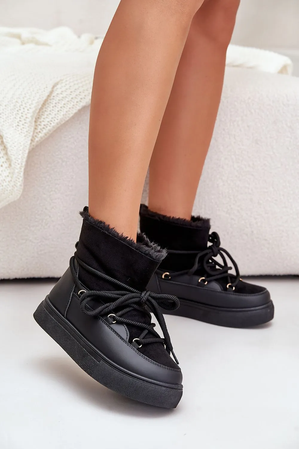 Snow boots
