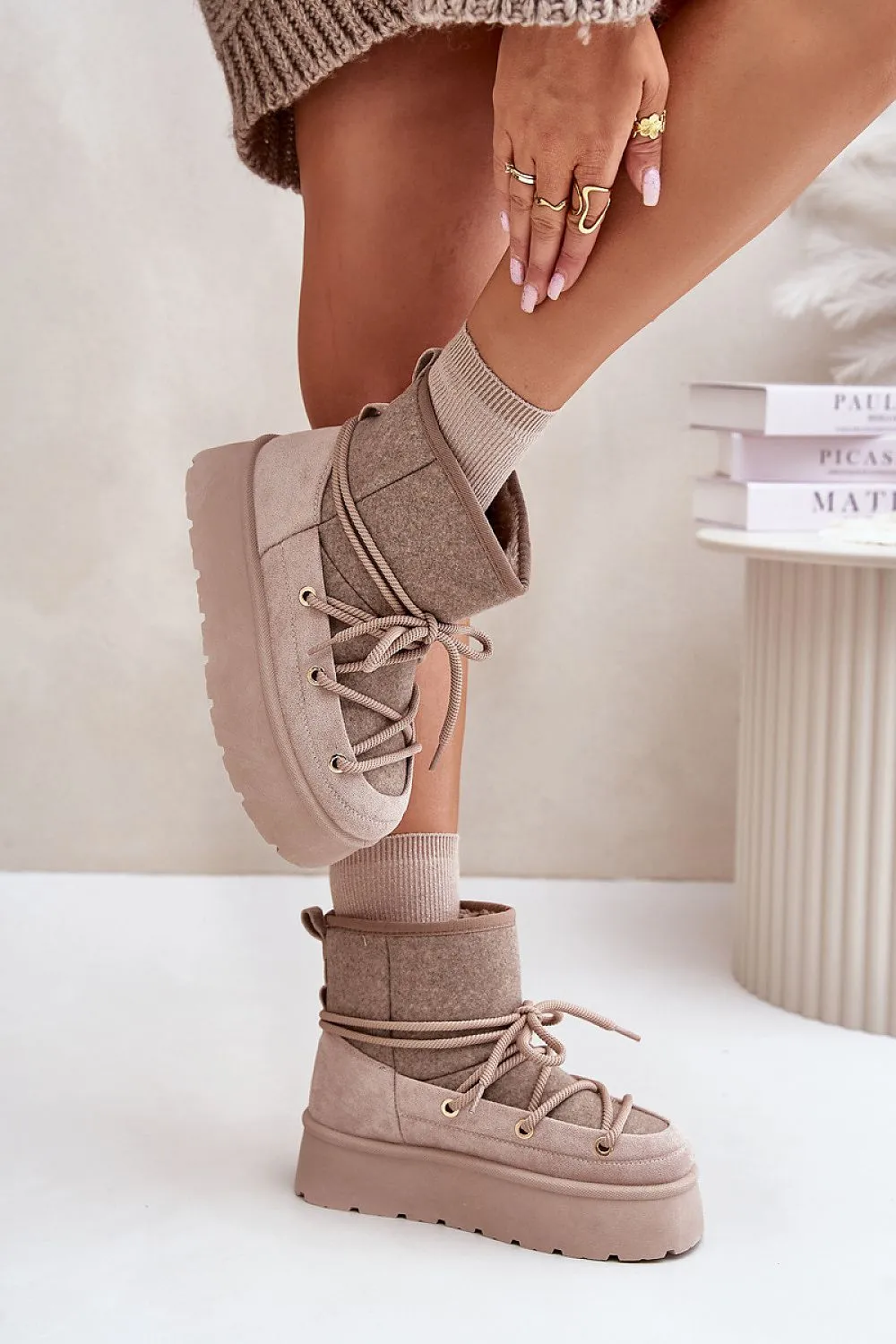 Snow boots