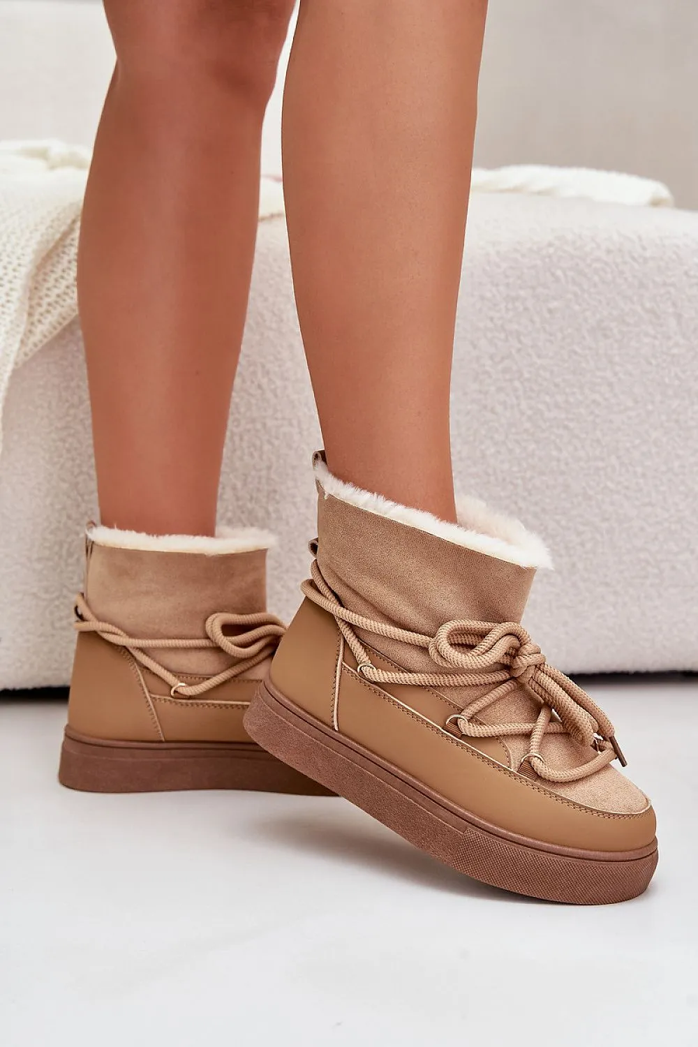 Snow boots