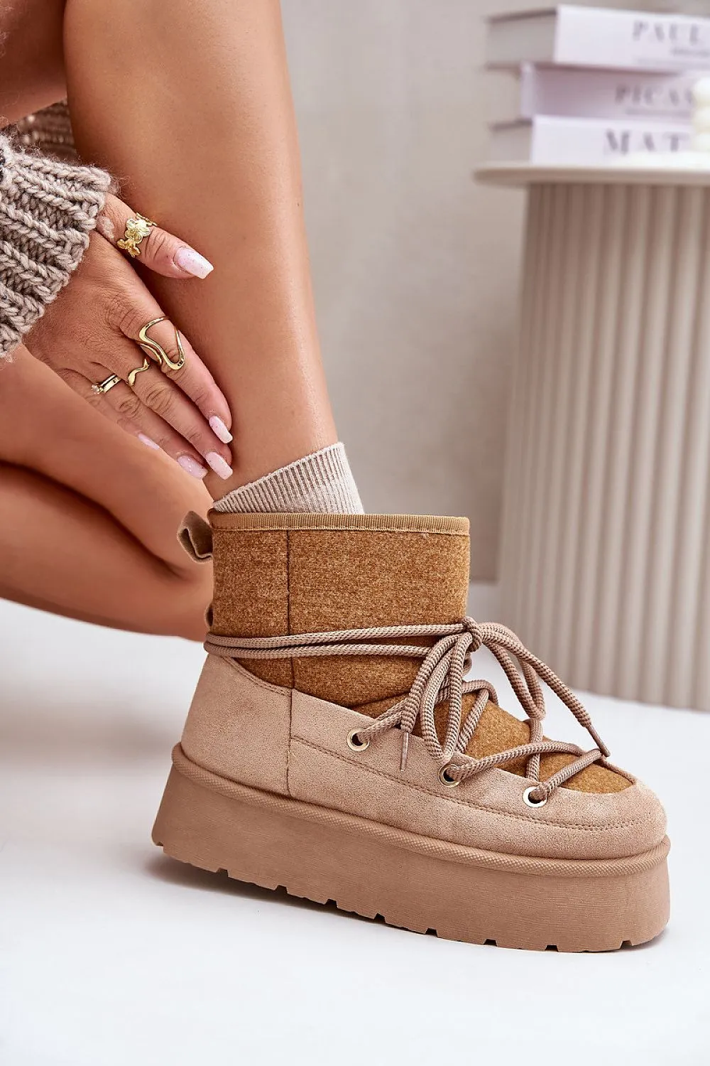 Snow boots