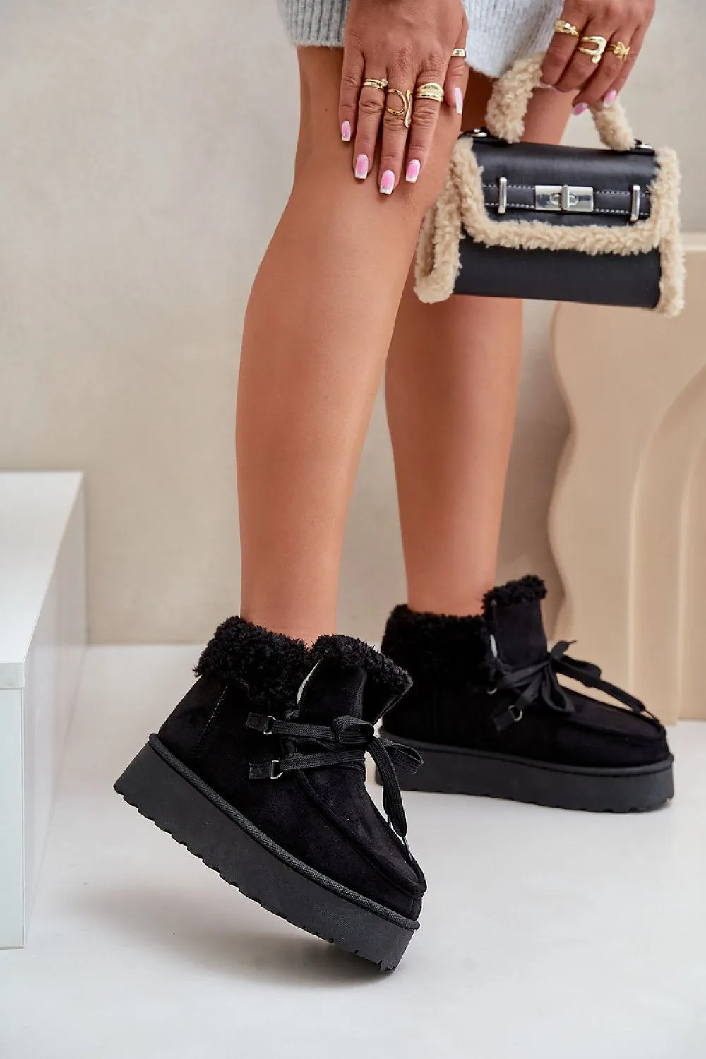 Snow boots