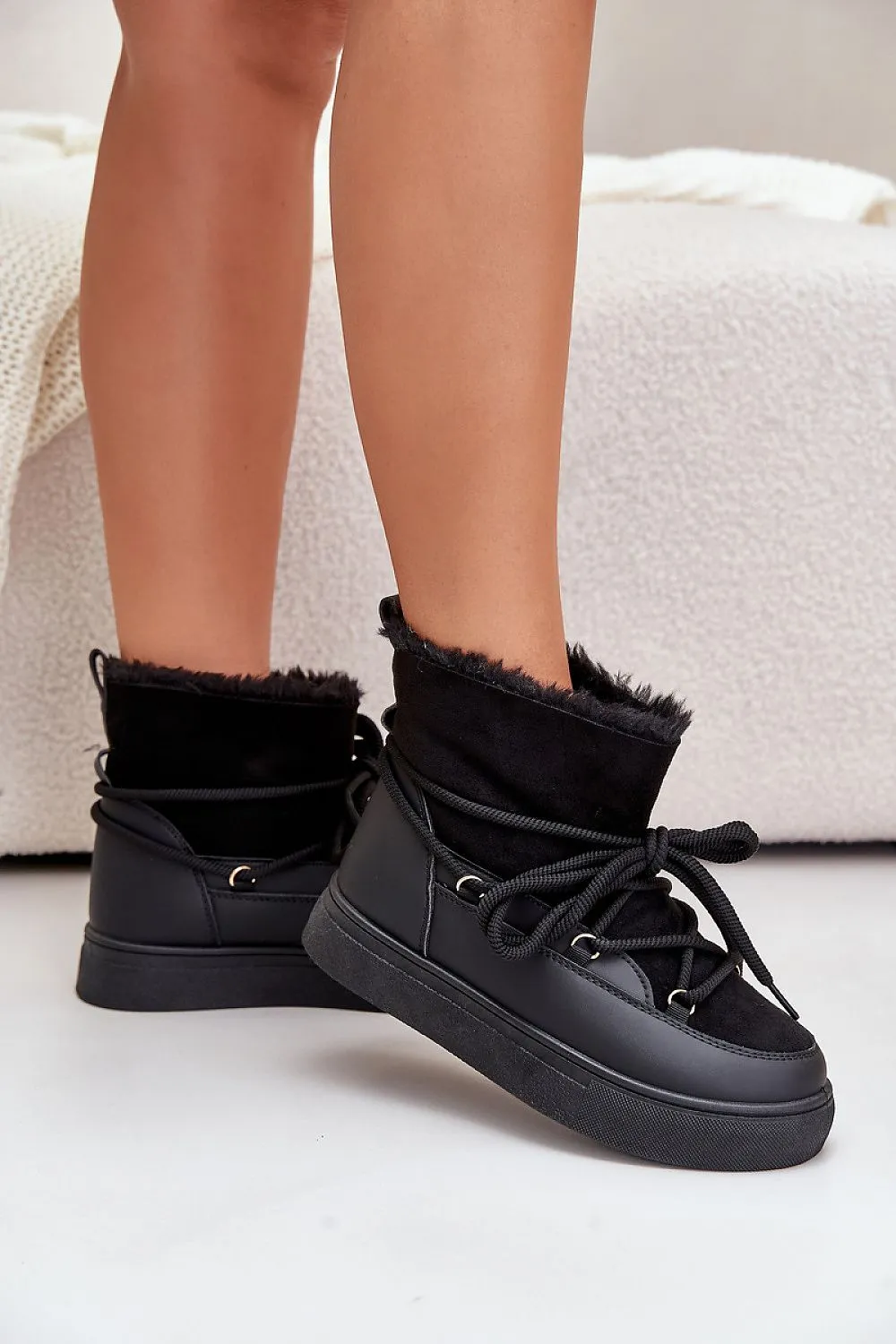 Snow boots