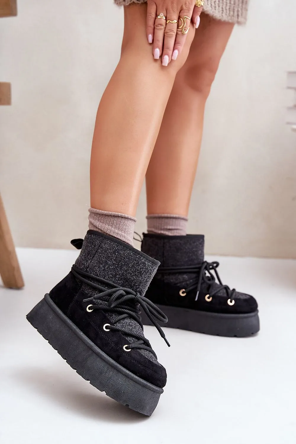 Snow boots