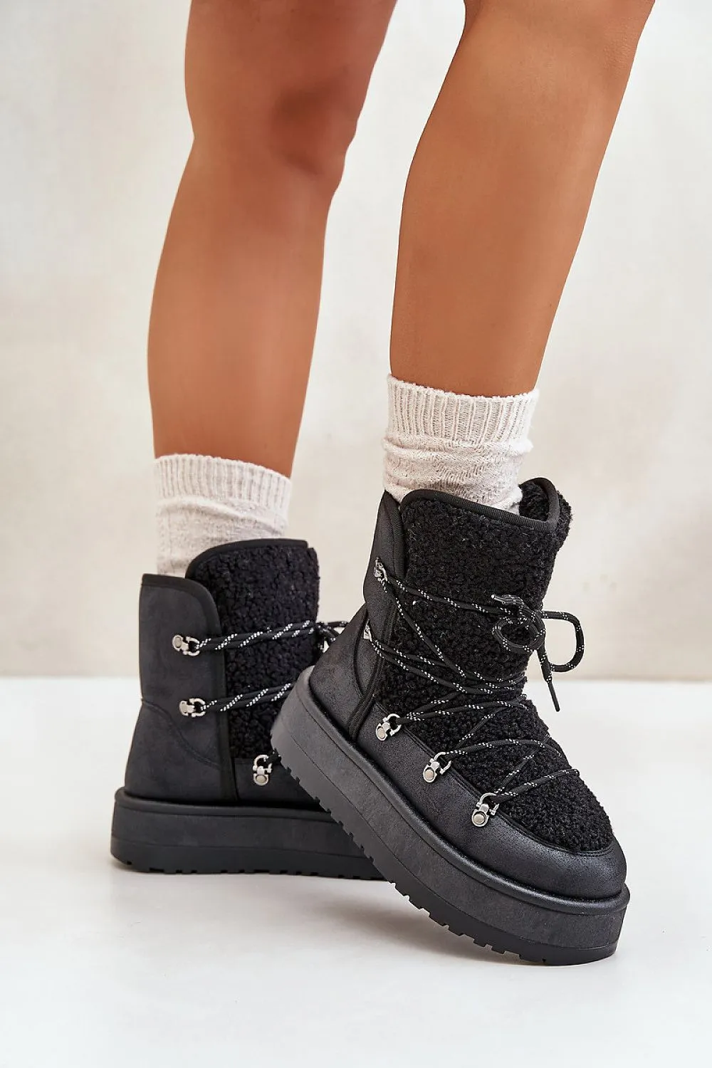 Snow boots
