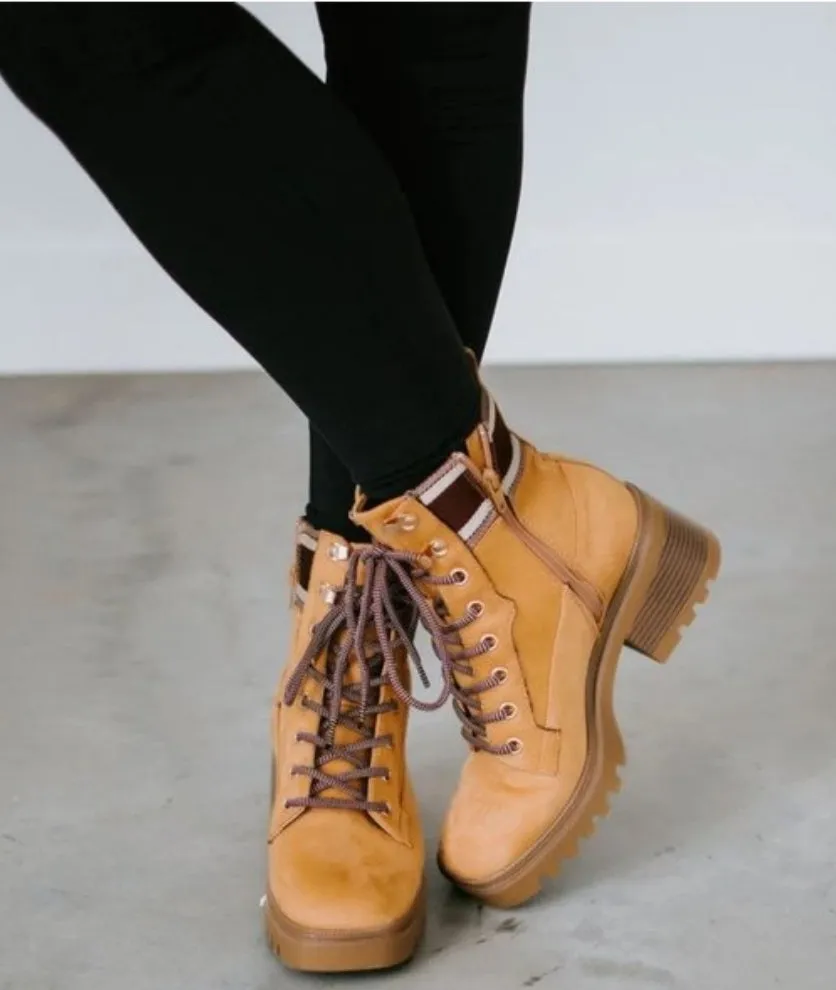 Striped Pattern Lace-up Front Platform Boots
